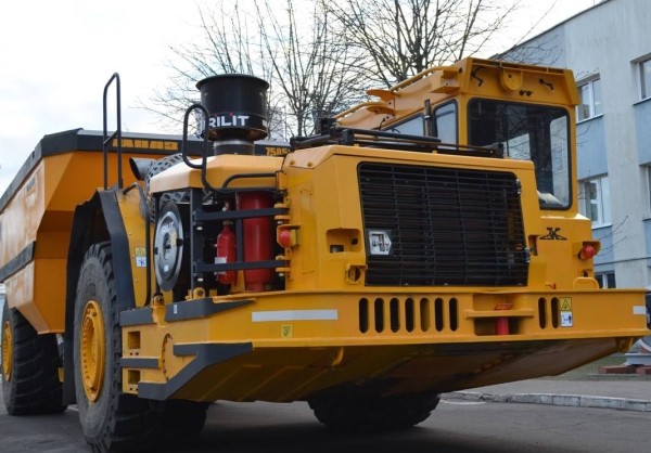 БЕЛАЗ показал новую версию самого мощного самосвала БЕЛАЗ показал новую версию самого мощного самосвала