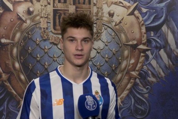 В 18 лет белорусский футболист перешел в «Порту». Сумма трансфера — 380 тысяч евро В 18 лет белорусский футболист перешел в «Порту». Сумма трансфера — 380 тысяч евро