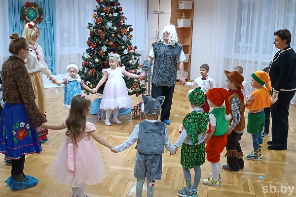 Студенты БрГУ устроили для воспитанников одного из детсадов Бреста праздник Студенты БрГУ устроили для воспитанников одного из детсадов Бреста праздник