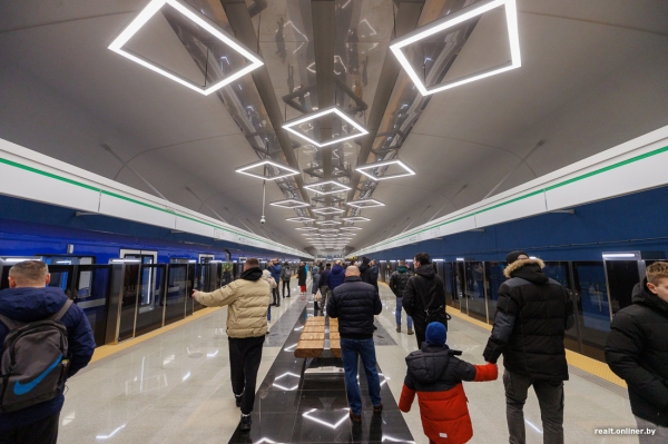 Так выглядят новые станции метро в Минске из кабины машиниста — залипательное видео Так выглядят новые станции метро в Минске из кабины машиниста — залипательное видео