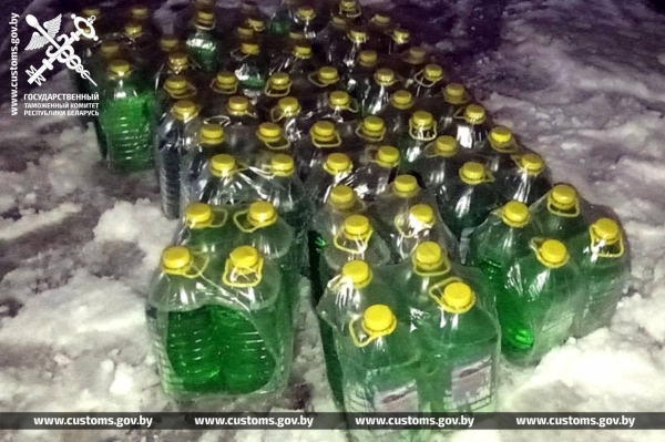 Белорус пытался ввезти из России 340 литров стеклоомывающей жидкости без документов Белорус пытался ввезти из России 340 литров стеклоомывающей жидкости без документов