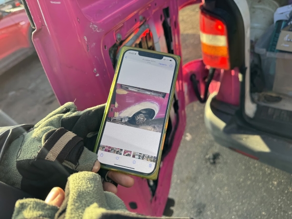 Розовый Volkswagen T5 шесть лет находится в продаже Розовый Volkswagen T5 шесть лет находится в продаже