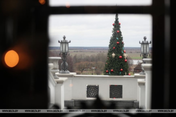 Учащиеся и студенты Брестской области закружили на балу в Коссовском дворце Учащиеся и студенты Брестской области закружили на балу в Коссовском дворце