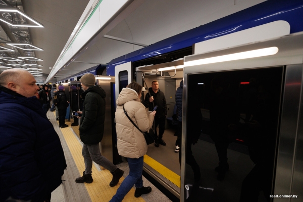 Так выглядят новые станции метро в Минске из кабины машиниста — залипательное видео Так выглядят новые станции метро в Минске из кабины машиниста — залипательное видео