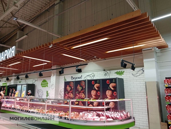 В магазине использовали клей для ловли воробьев — посетительница возмутилась В магазине использовали клей для ловли воробьев — посетительница возмутилась