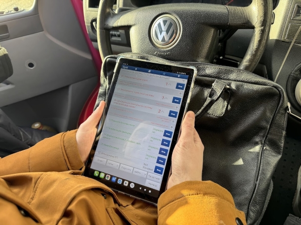 Розовый Volkswagen T5 шесть лет находится в продаже Розовый Volkswagen T5 шесть лет находится в продаже