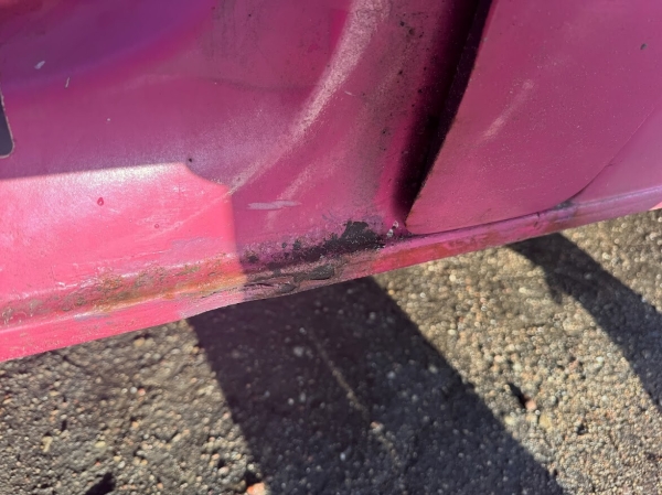 Розовый Volkswagen T5 шесть лет находится в продаже Розовый Volkswagen T5 шесть лет находится в продаже