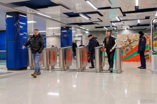 Так выглядят новые станции метро в Минске из кабины машиниста — залипательное видео Так выглядят новые станции метро в Минске из кабины машиниста — залипательное видео