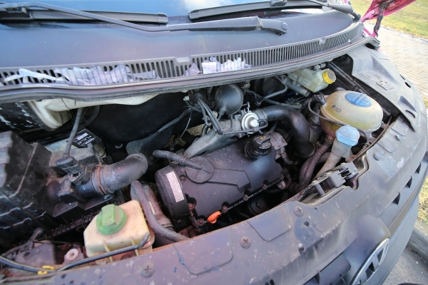 Розовый Volkswagen T5 шесть лет находится в продаже Розовый Volkswagen T5 шесть лет находится в продаже