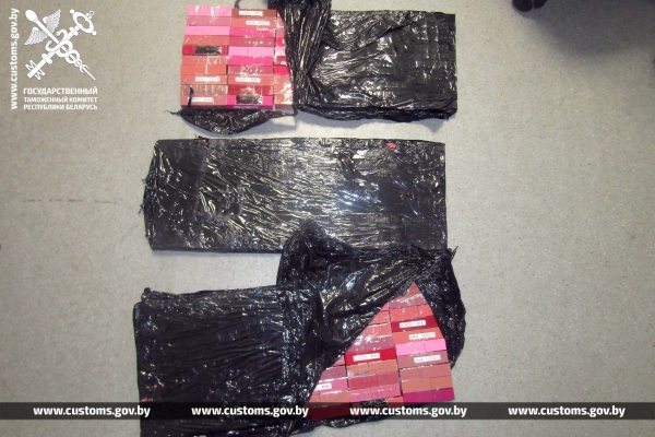 Мужчина спрятал 200 блесков для губ в машине и попался на таможне — случай на границе в Бресте Мужчина спрятал 200 блесков для губ в машине и попался на таможне — случай на границе в Бресте