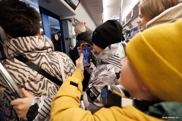 Так выглядят новые станции метро в Минске из кабины машиниста — залипательное видео Так выглядят новые станции метро в Минске из кабины машиниста — залипательное видео