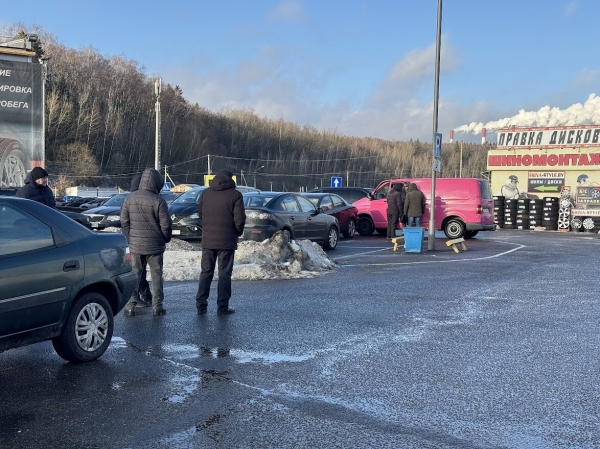 Розовый Volkswagen T5 шесть лет находится в продаже Розовый Volkswagen T5 шесть лет находится в продаже