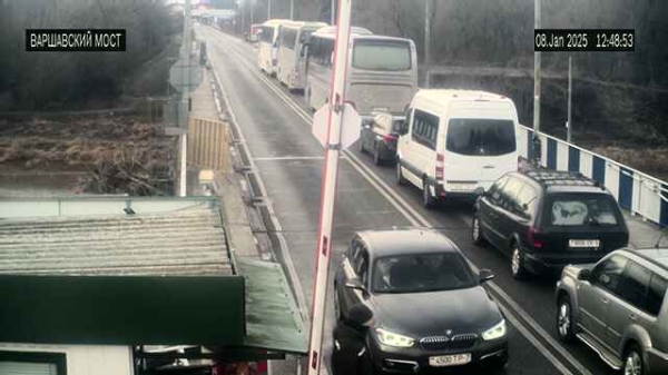 Сколько легковушек и автобусов ожидают въезда в Польшу Сколько легковушек и автобусов ожидают въезда в Польшу