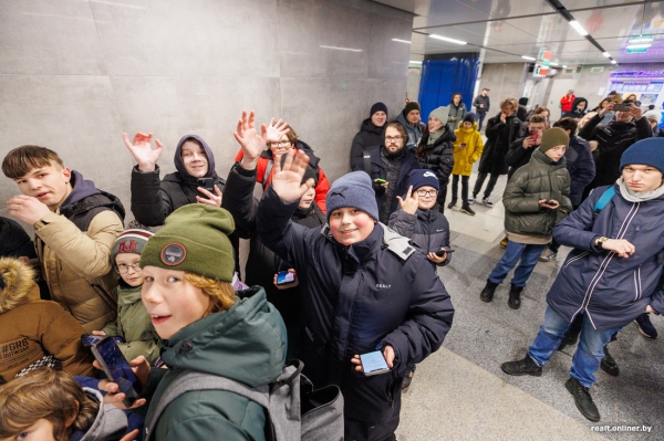 Так выглядят новые станции метро в Минске из кабины машиниста — залипательное видео Так выглядят новые станции метро в Минске из кабины машиниста — залипательное видео