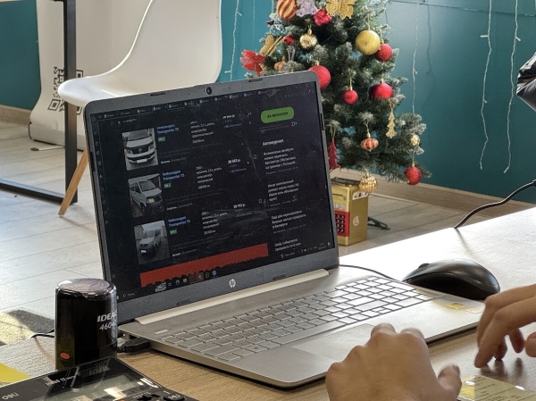 Розовый Volkswagen T5 шесть лет находится в продаже Розовый Volkswagen T5 шесть лет находится в продаже