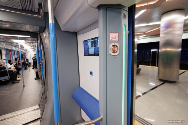 Так выглядят новые станции метро в Минске из кабины машиниста — залипательное видео Так выглядят новые станции метро в Минске из кабины машиниста — залипательное видео