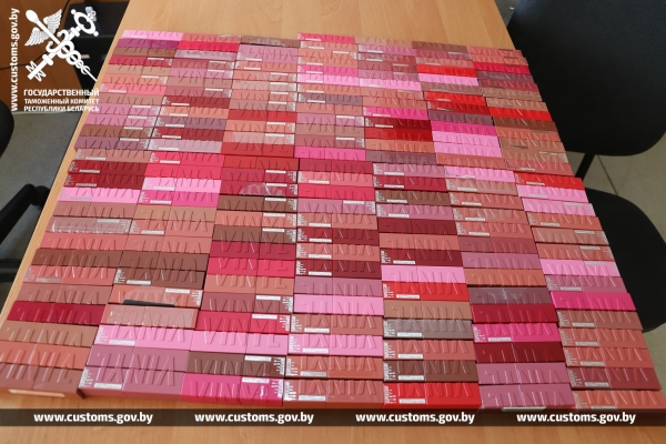 Мужчина спрятал 200 блесков для губ в машине и попался на таможне — случай на границе в Бресте Мужчина спрятал 200 блесков для губ в машине и попался на таможне — случай на границе в Бресте