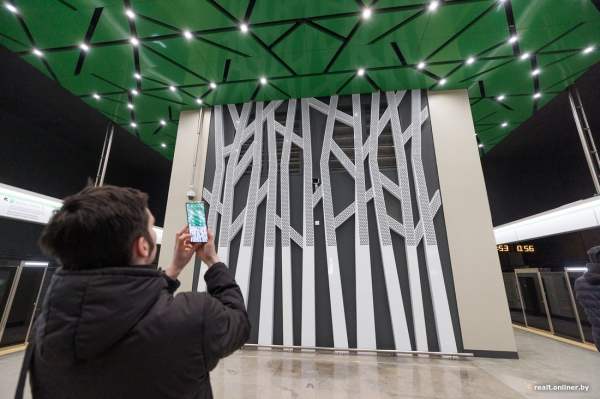 Так выглядят новые станции метро в Минске из кабины машиниста — залипательное видео Так выглядят новые станции метро в Минске из кабины машиниста — залипательное видео