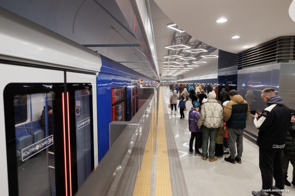 Так выглядят новые станции метро в Минске из кабины машиниста — залипательное видео Так выглядят новые станции метро в Минске из кабины машиниста — залипательное видео