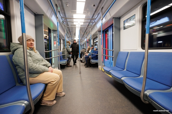 Так выглядят новые станции метро в Минске из кабины машиниста — залипательное видео Так выглядят новые станции метро в Минске из кабины машиниста — залипательное видео