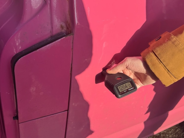 Розовый Volkswagen T5 шесть лет находится в продаже Розовый Volkswagen T5 шесть лет находится в продаже