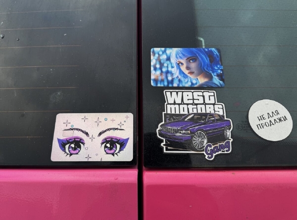 Розовый Volkswagen T5 шесть лет находится в продаже Розовый Volkswagen T5 шесть лет находится в продаже