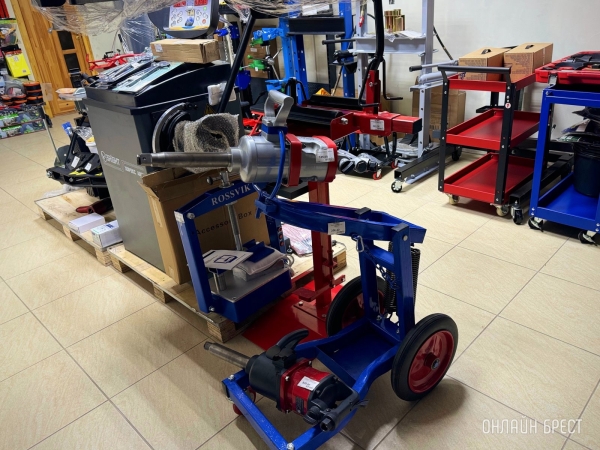 Шиномонтаж, СТО и большой магазин автотоваров и инструментов теперь в д. Федьковичи! Шиномонтаж, СТО и большой магазин автотоваров и инструментов теперь в д. Федьковичи!