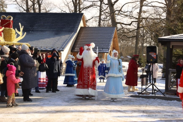 В поместье белорусского Деда Мороза в Беловежской пуще состоялось праздничное мероприятие «Проводы Снегурочки»