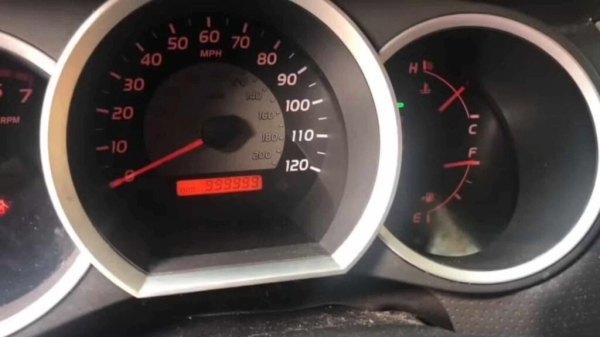 Рекордный пробег: найдена Toyota с самым большим километражем в мире Рекордный пробег: найдена Toyota с самым большим километражем в мире