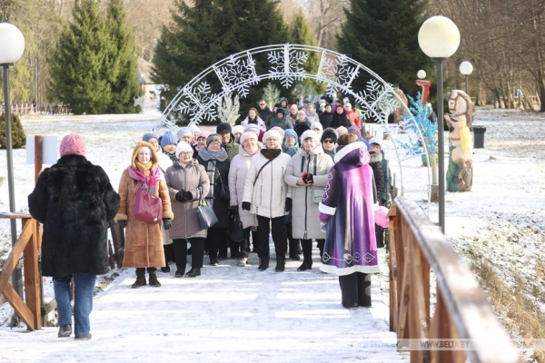 В поместье белорусского Деда Мороза в Беловежской пуще состоялось праздничное мероприятие «Проводы Снегурочки»
