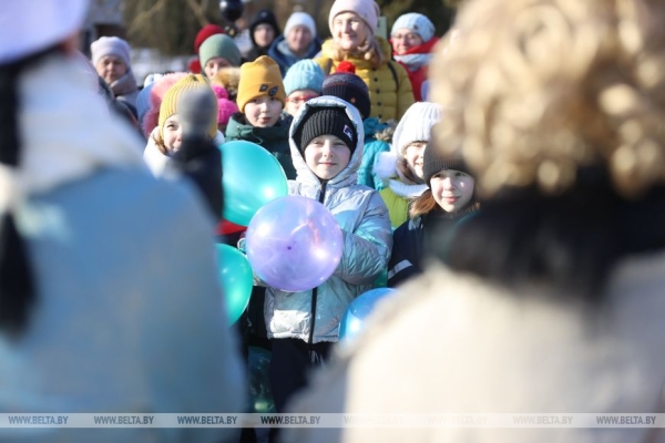 В поместье белорусского Деда Мороза в Беловежской пуще состоялось праздничное мероприятие «Проводы Снегурочки»