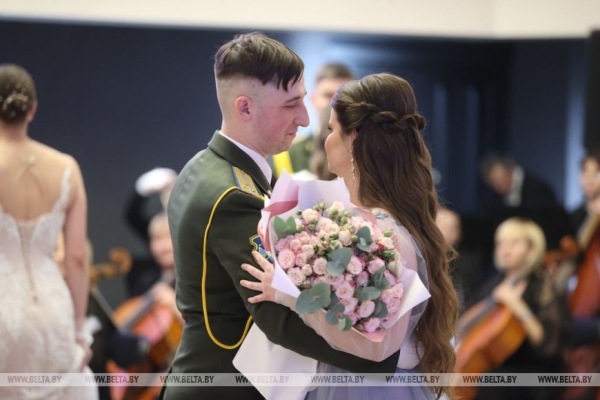 Военнослужащий сделал девушке предложение на офицерском балу в Бресте. История знакомства Военнослужащий сделал девушке предложение на офицерском балу в Бресте. История знакомства