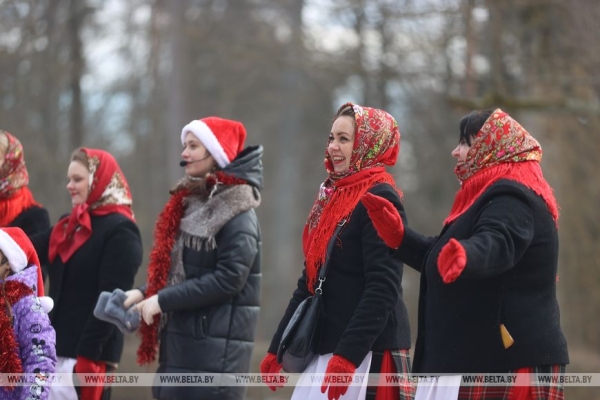 В поместье белорусского Деда Мороза в Беловежской пуще состоялось праздничное мероприятие «Проводы Снегурочки»