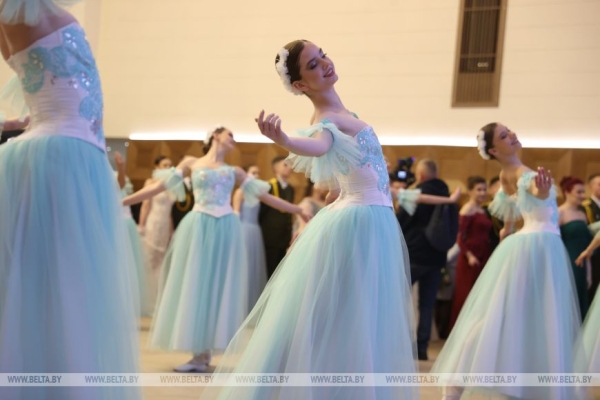 Военнослужащий сделал девушке предложение на офицерском балу в Бресте. История знакомства Военнослужащий сделал девушке предложение на офицерском балу в Бресте. История знакомства