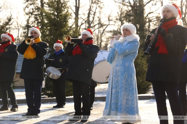 В поместье белорусского Деда Мороза в Беловежской пуще состоялось праздничное мероприятие «Проводы Снегурочки»
