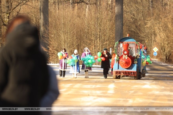 В поместье белорусского Деда Мороза в Беловежской пуще состоялось праздничное мероприятие «Проводы Снегурочки»