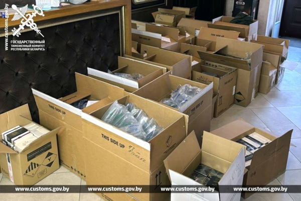 В Беларусь ввозили подозрительно дешевые духи, а продавали дорого В Беларусь ввозили подозрительно дешевые духи, а продавали дорого