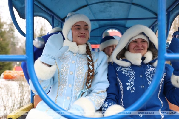 В поместье белорусского Деда Мороза в Беловежской пуще состоялось праздничное мероприятие «Проводы Снегурочки»