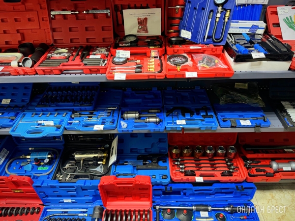 Шиномонтаж, СТО и большой магазин автотоваров и инструментов теперь в д. Федьковичи! Шиномонтаж, СТО и большой магазин автотоваров и инструментов теперь в д. Федьковичи!