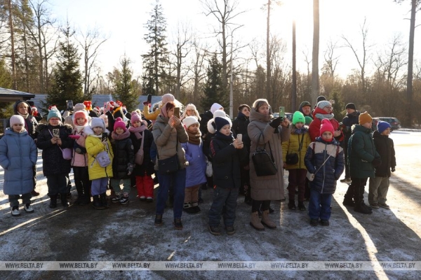 В поместье белорусского Деда Мороза в Беловежской пуще состоялось праздничное мероприятие «Проводы Снегурочки»