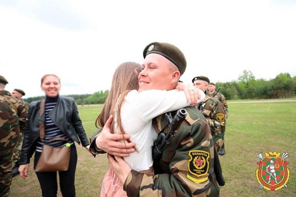 Как белорусские девушки ждут парней из армии Как белорусские девушки ждут парней из армии