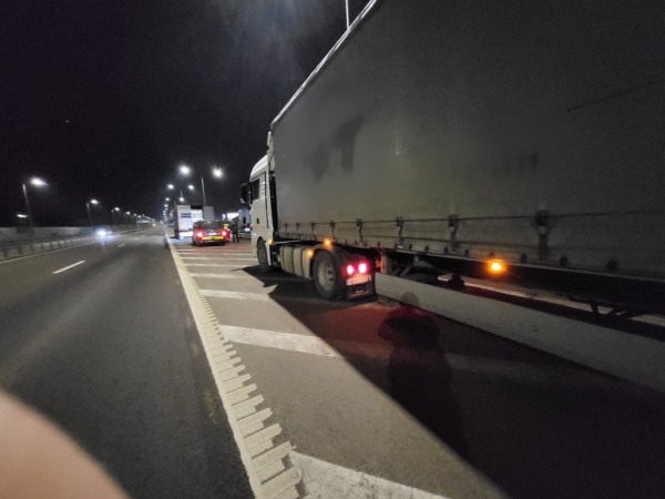 В Литве задержали две фуры с белорусскими сигаретами на сумму 5,6 млн евро В Литве задержали две фуры с белорусскими сигаретами на сумму 5,6 млн евро