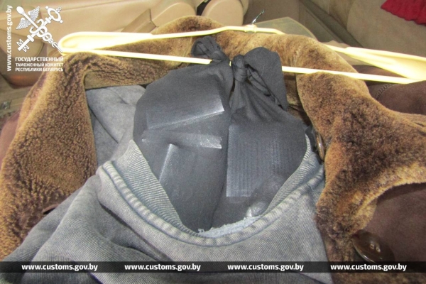 Что с этой дубленкой не так? Случай на границе Что с этой дубленкой не так? Случай на границе