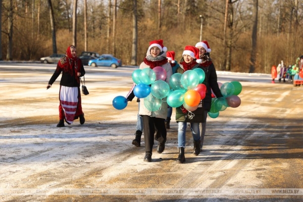 В поместье белорусского Деда Мороза в Беловежской пуще состоялось праздничное мероприятие «Проводы Снегурочки»
