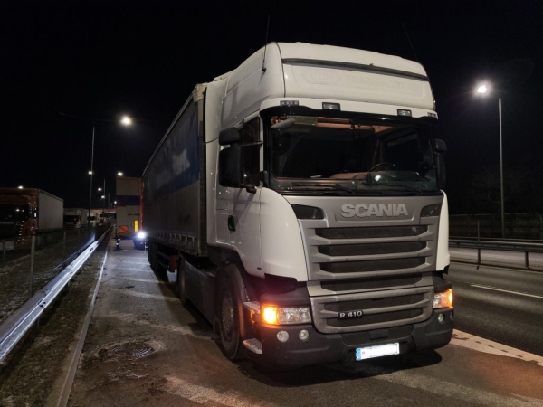 В Литве задержали две фуры с белорусскими сигаретами на сумму 5,6 млн евро В Литве задержали две фуры с белорусскими сигаретами на сумму 5,6 млн евро