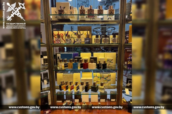 В Беларусь ввозили подозрительно дешевые духи, а продавали дорого В Беларусь ввозили подозрительно дешевые духи, а продавали дорого