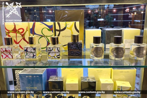 В Беларусь ввозили подозрительно дешевые духи, а продавали дорого В Беларусь ввозили подозрительно дешевые духи, а продавали дорого