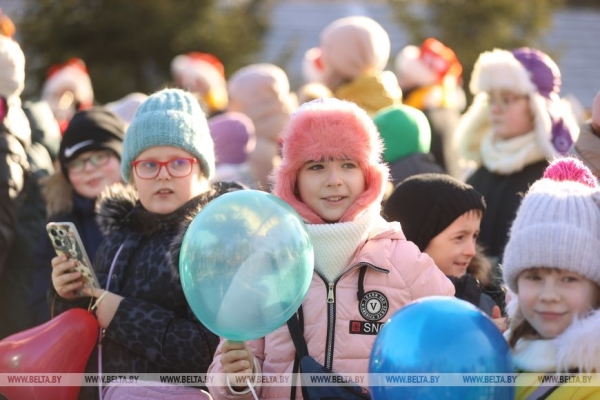 В поместье белорусского Деда Мороза в Беловежской пуще состоялось праздничное мероприятие «Проводы Снегурочки»