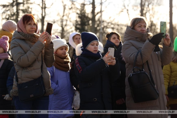 В поместье белорусского Деда Мороза в Беловежской пуще состоялось праздничное мероприятие «Проводы Снегурочки»