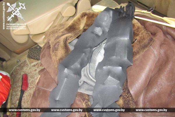 Что с этой дубленкой не так? Случай на границе Что с этой дубленкой не так? Случай на границе